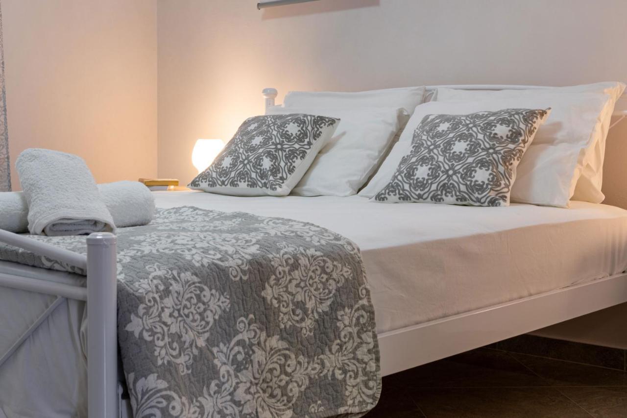 John Apartments Drepano  Luaran gambar