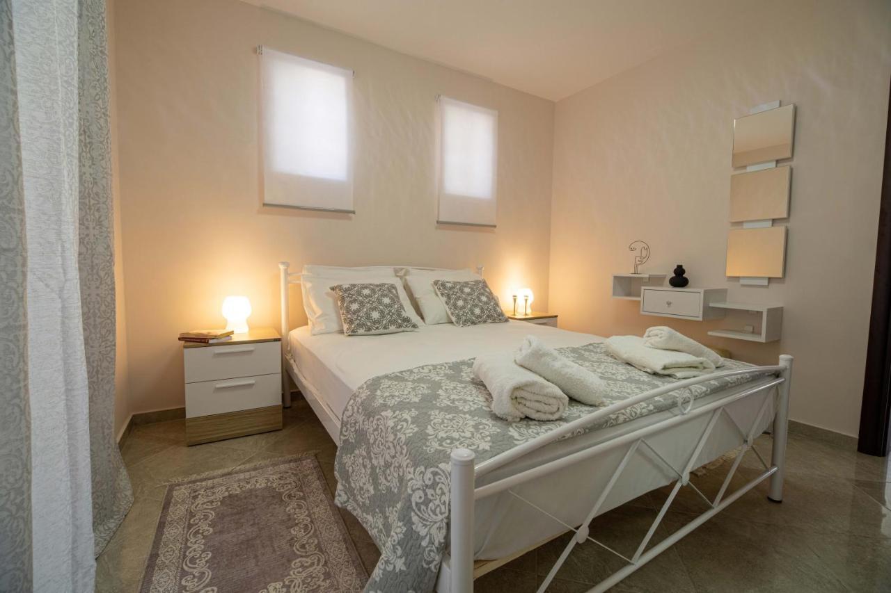 John Apartments Drepano  Luaran gambar