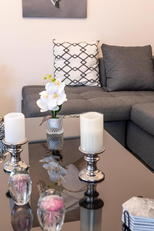 John Apartments Drepano  Luaran gambar