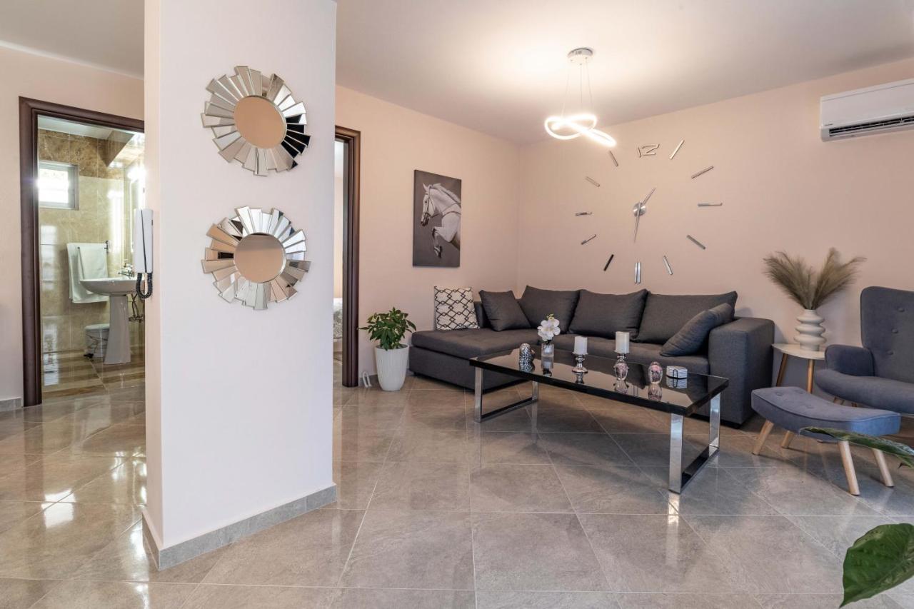 John Apartments Drepano  Luaran gambar