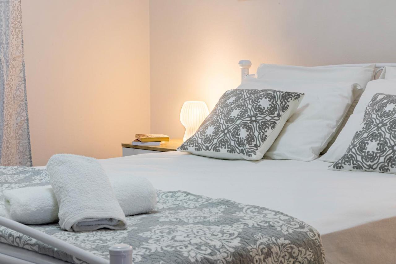John Apartments Drepano  Luaran gambar