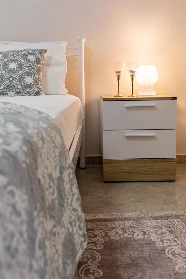 John Apartments Drepano  Luaran gambar