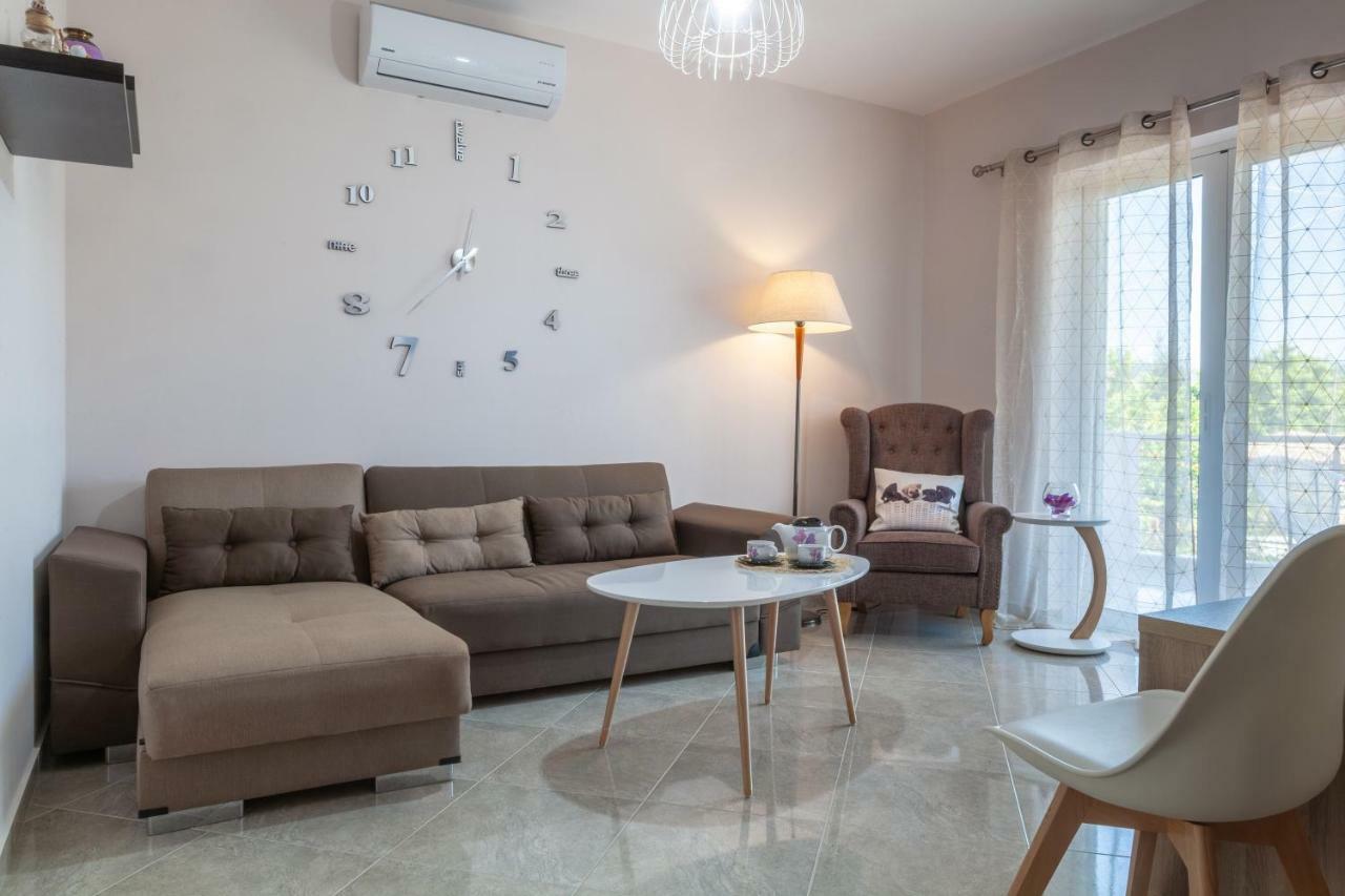 John Apartments Drepano  Luaran gambar