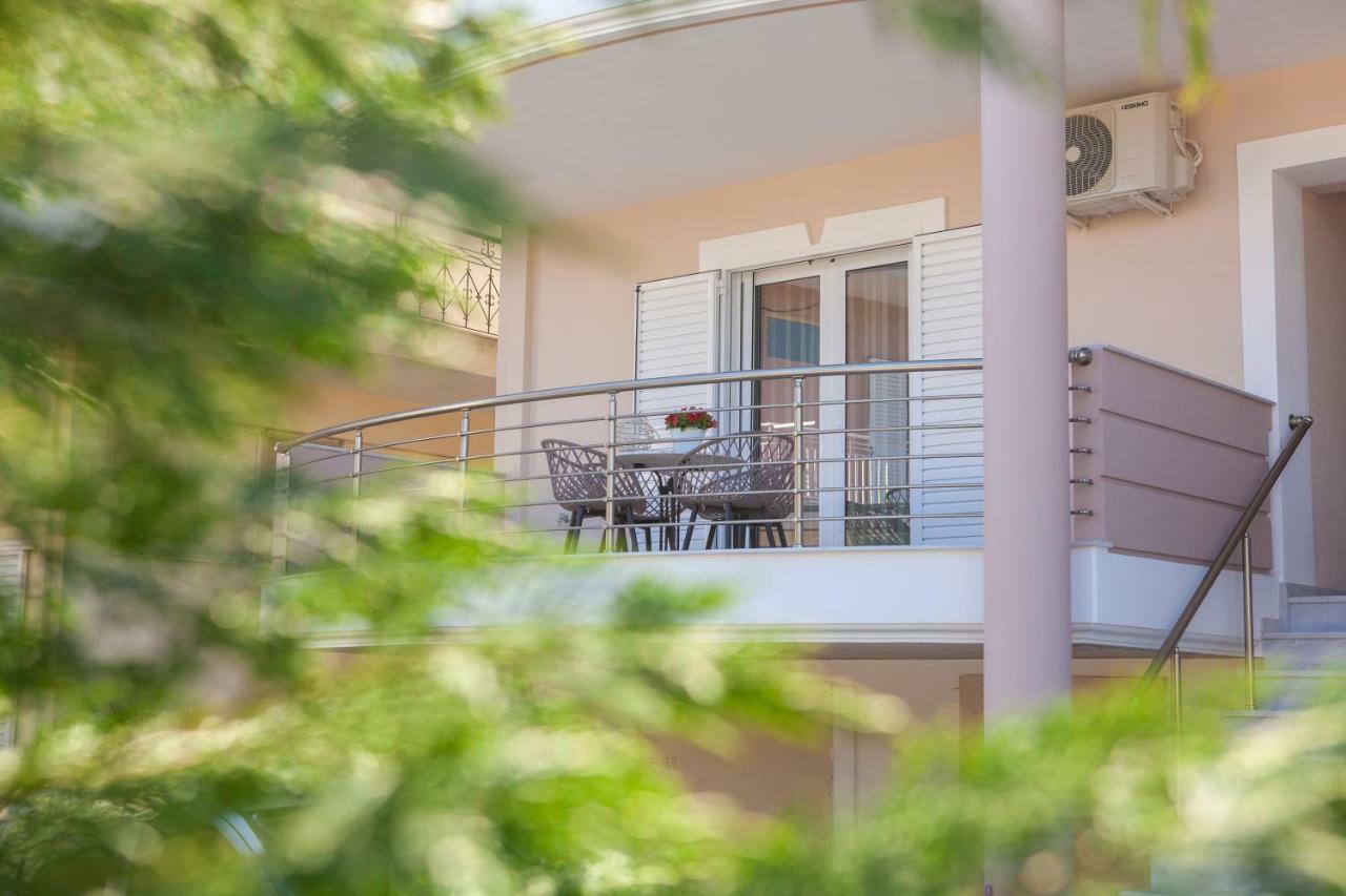 John Apartments Drepano  Luaran gambar