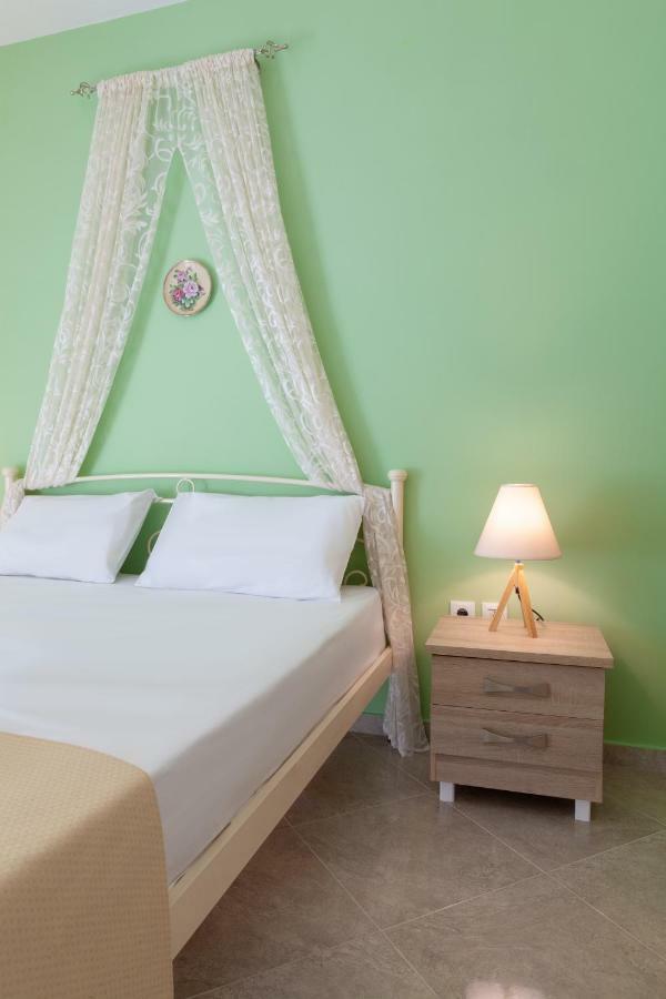 John Apartments Drepano  Luaran gambar