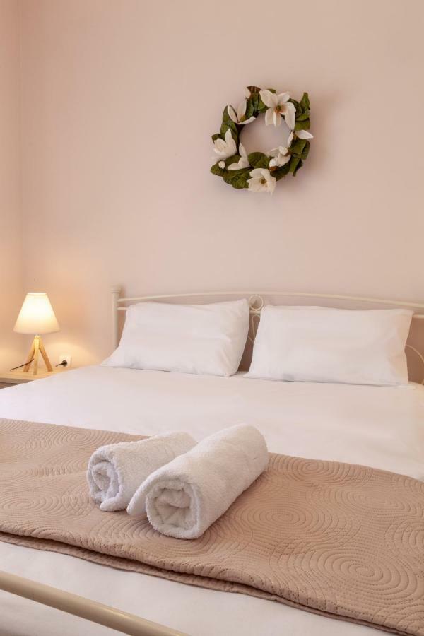 John Apartments Drepano  Luaran gambar